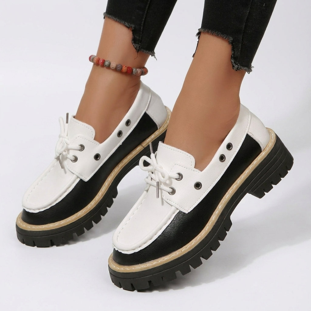 Mocassini platform da donna con lacci, suola carrarmato e stile casual - Bianco