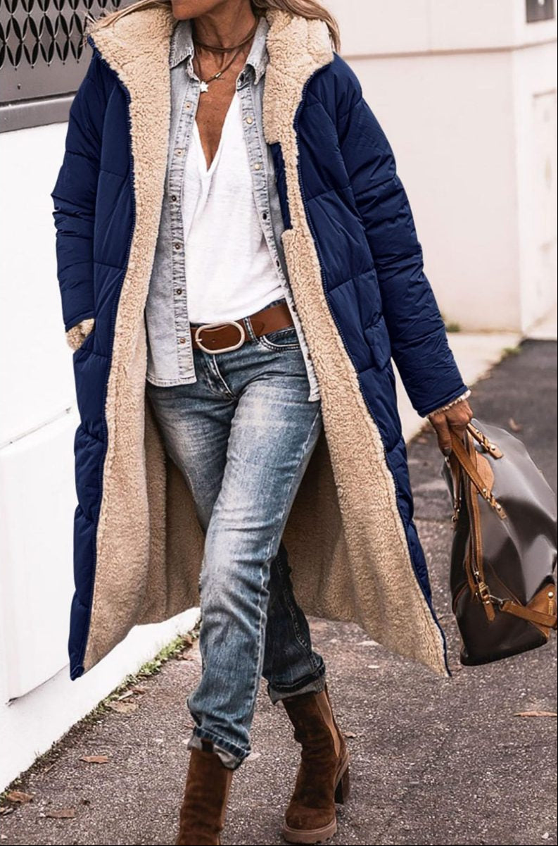 Piumino lungo reversibile da donna con cappuccio e interno in orsetto, giaccone invernale trapuntato oversize - Blu Scuro