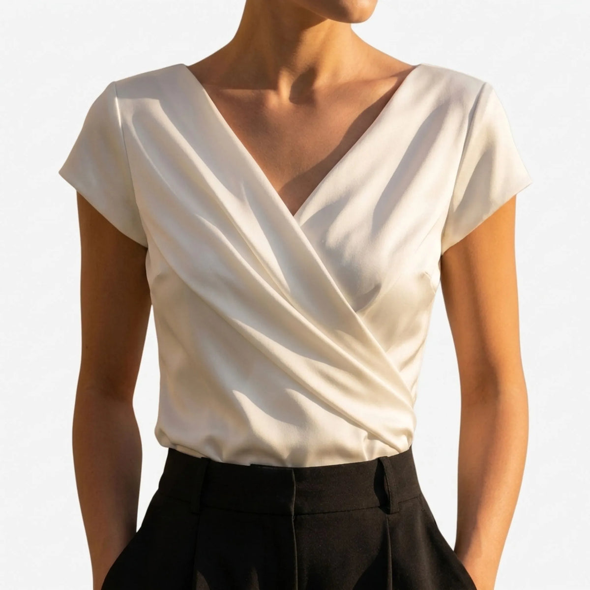 Top incrociato da donna elegante con scollo a V e manica corta, da cerimonia e sottogiacca - Bianco