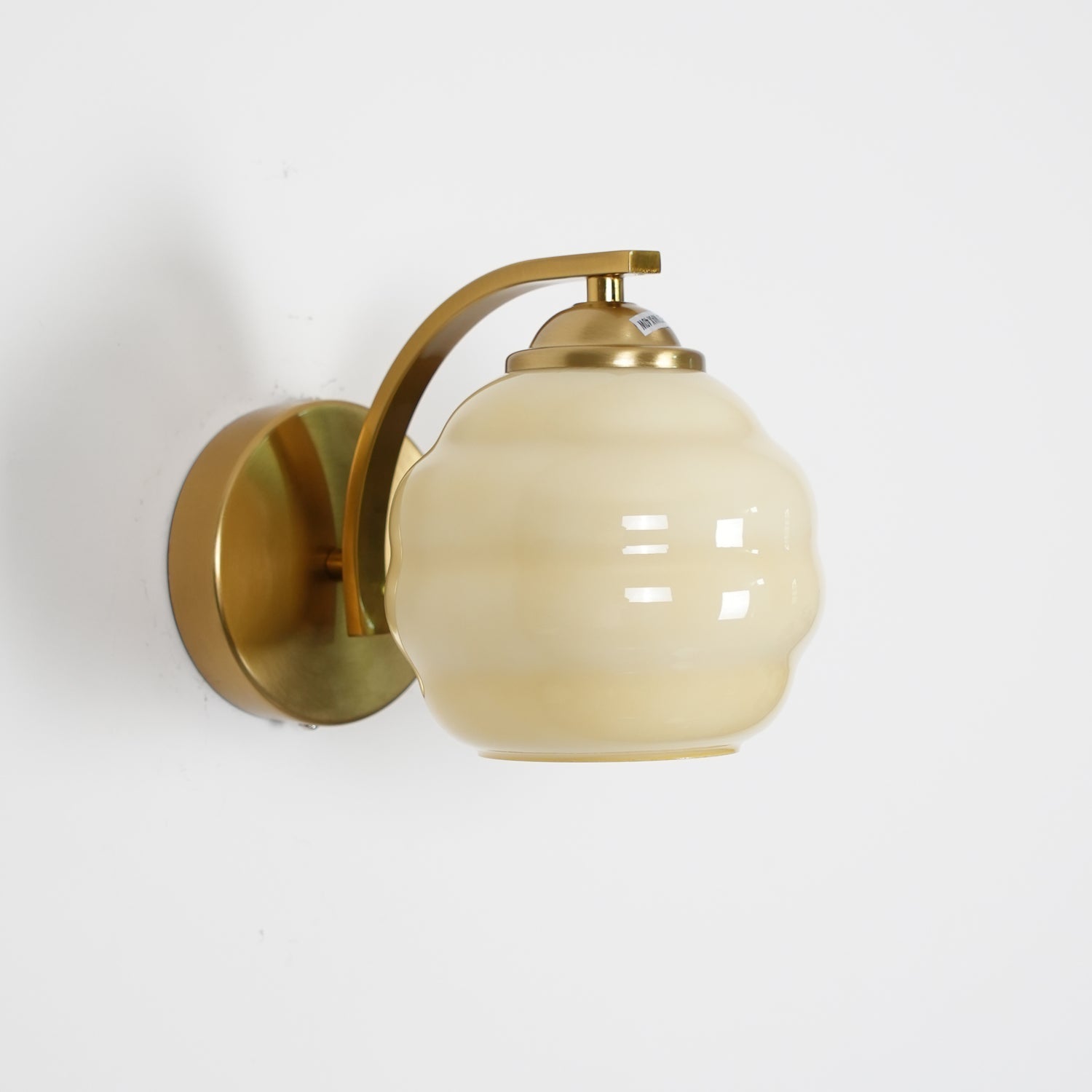 Applique da Parete Vintage in Stile Art Déco con Paralumi in Vetro Bianco e Finitura Dorata o Cromata 10