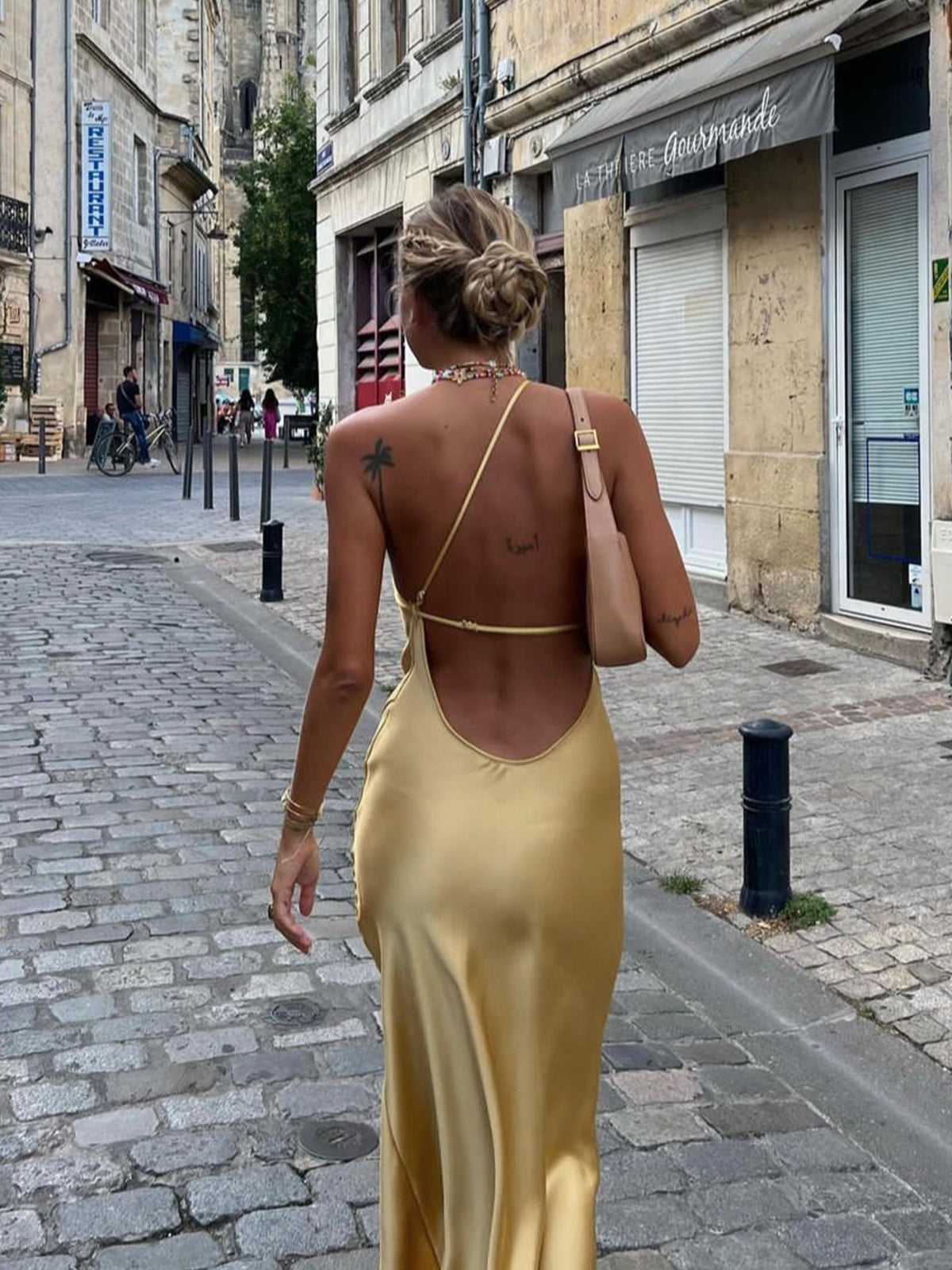 Abito midi da donna monospalla con schiena scoperta e spacco laterale, elegante per cerimonia e matrimonio - Giallo