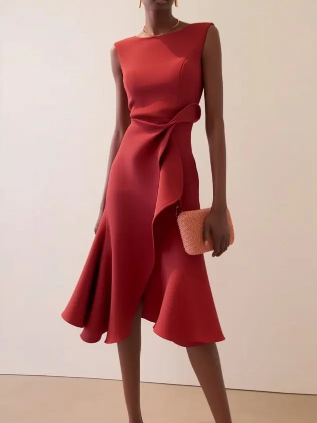Abito midi smanicato da donna con scollo tondo e drappeggio, orlo asimmetrico, elegante da cerimonia e ufficio - Rosso