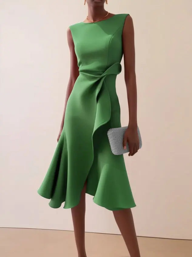 Abito midi smanicato da donna con scollo tondo e drappeggio, orlo asimmetrico, elegante da cerimonia e ufficio - Verde
