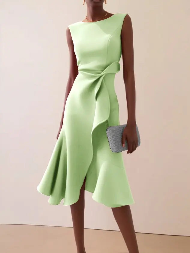 Abito midi smanicato da donna con scollo tondo e drappeggio, orlo asimmetrico, elegante da cerimonia e ufficio - Verde Chiaro