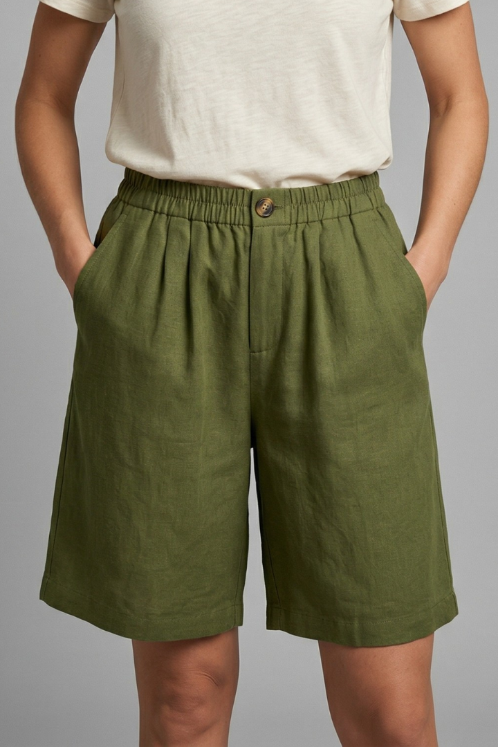 Bermuda donna con vita elastica e coulisse, tasche laterali e gamba larga - Verde militare