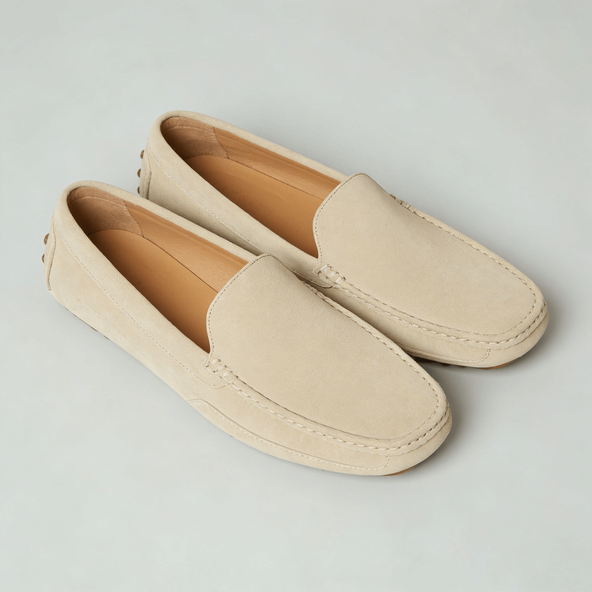 Mocassini uomo in camoscio, eleganti e comodi, per look formale e casual - Kaki