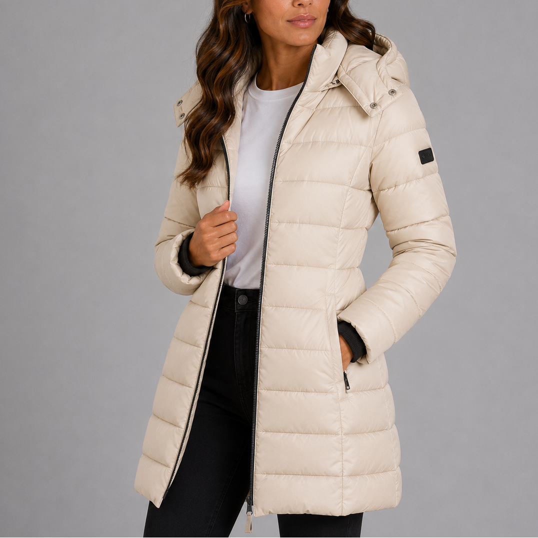 Piumino da donna con cappuccio trapuntato, giacca invernale lunga e slim - Beige