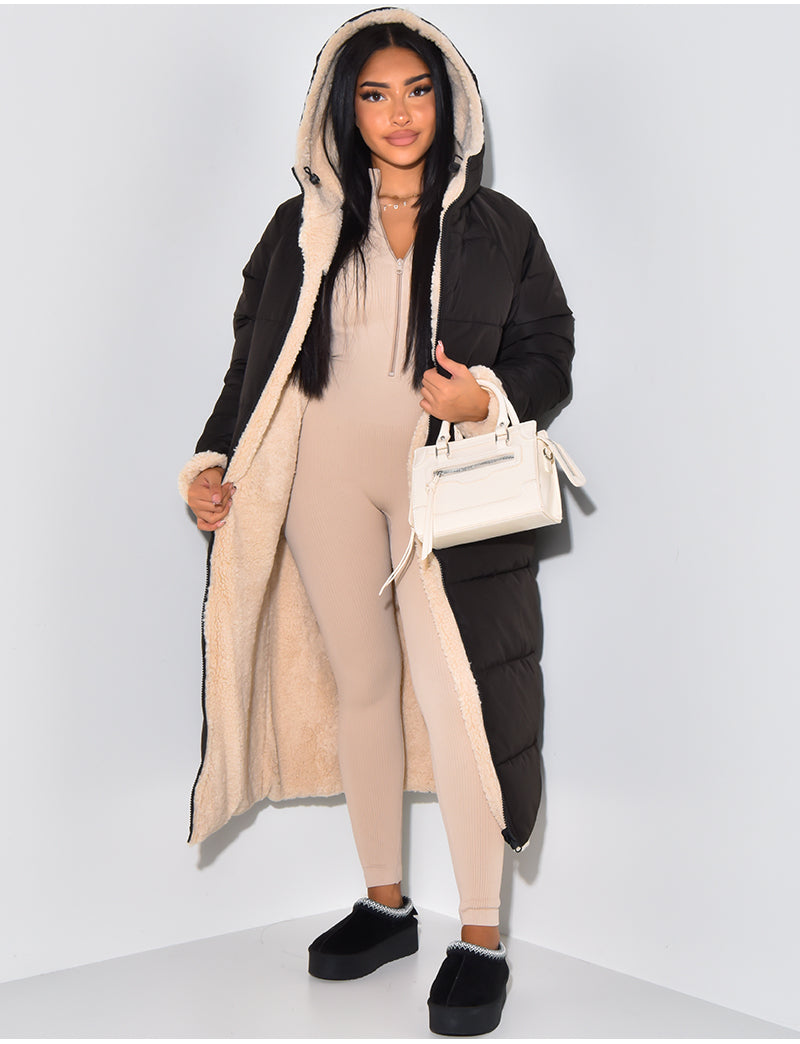 Piumino lungo da donna reversibile con cappuccio, trapuntato per l'inverno - Nero